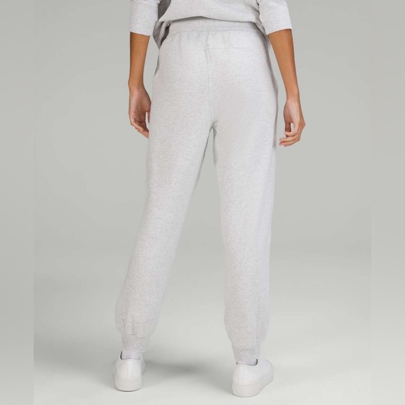 Lululemon Scuba High-Rise Jogger - Picture 2 of 8